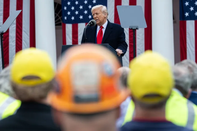 Trump avertizează americanii asupra vremurilor grele (sursa: Facebook/The White House)