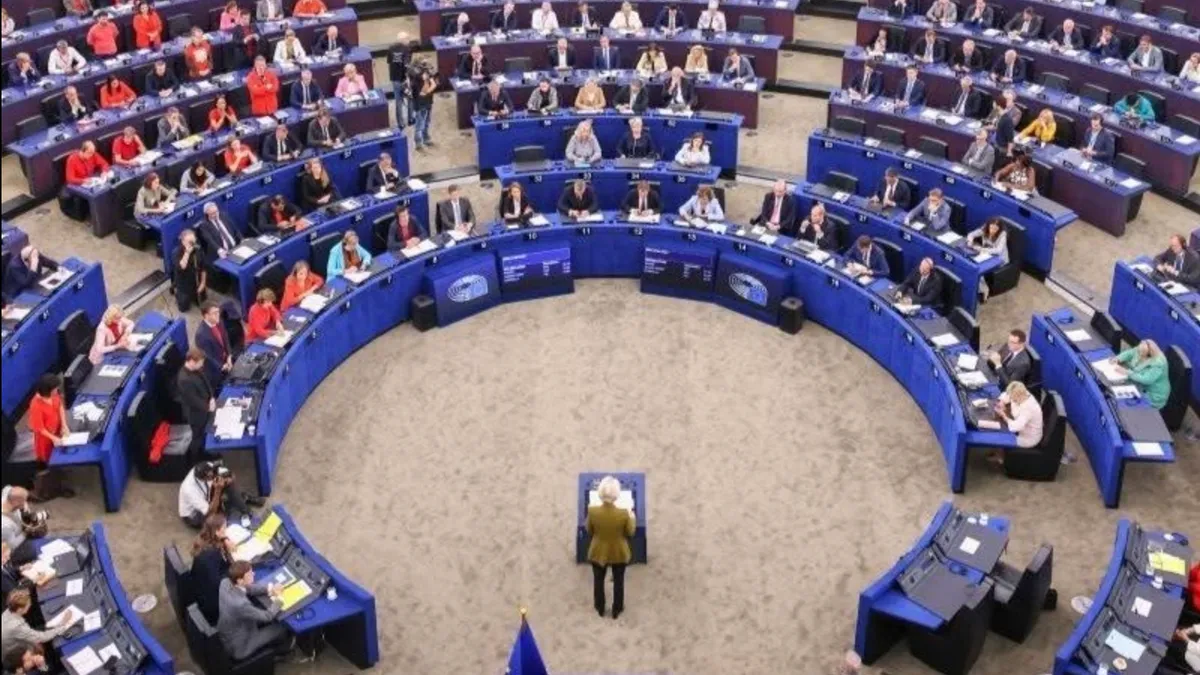 Ursula von der Leyen susține un discurs în plenul Parlamentului European