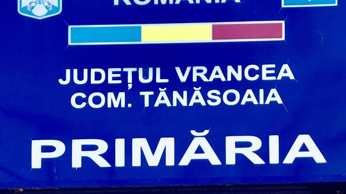 Bucăți de dronă în Vrancea, investigație MApN (sursa: Facebook/Primaria Comunei Tănăsoaia)