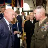 Război la Pentagon, căpitan în rezervă, retrogradat (sursa: X/Senator Mark Kelly)