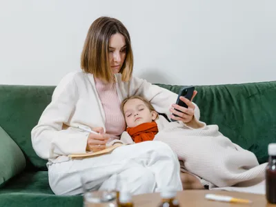 Zilele libere „invizibile” în 2026: drepturile angajaților când apare o urgență în familie sau trebuie să îngrijească o rudă bolnavă