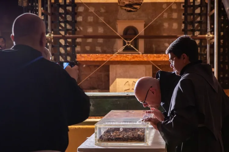 Rămășițele Sfântului Francisc, expuse pentru prima dată (sursa: sanfracescopatronditalia.it)