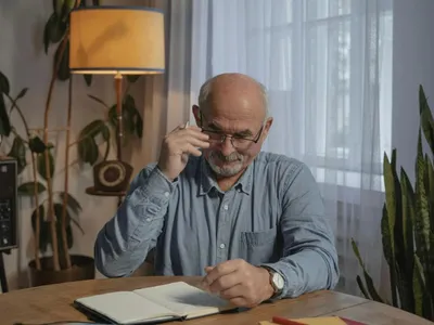 Profesori universitari, pensii record la Iași (sursa: Pexels/Tima Miroshnichenko)