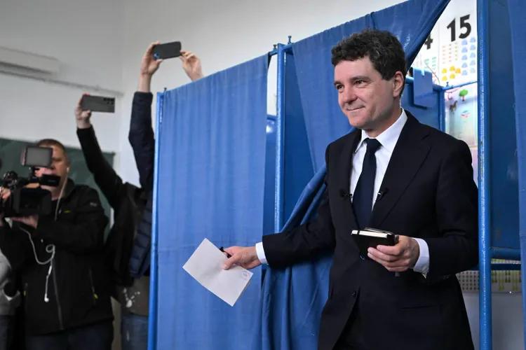 Nicușor votează pentru o Românie unită (sursa: Inquam Photos/Alex Nicodim)