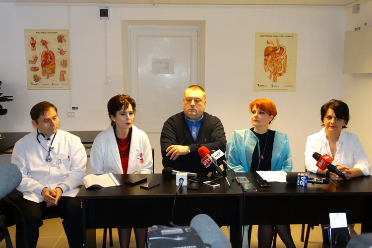 Trei ore muncesc la spitalul de stat, zece la cabinetul privat, spune Rogobete Foto: Cuvantul Libertatii