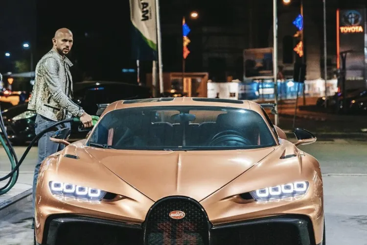 Andrew Tate, ridicat de procurorii DIICOT (sursa: Twitter/Andrew Tate)