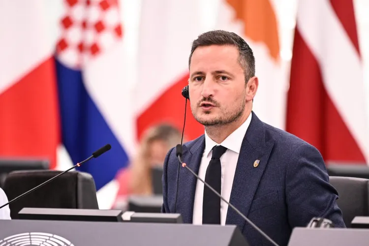 România are tineri cu educație universitară solidă, dar nu știe ce să facă cu ei