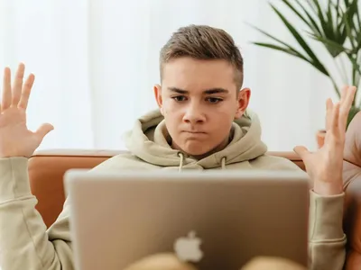 Accesul minorilor online, sub control parental (sursa: Pexels/Kaboompics.com)