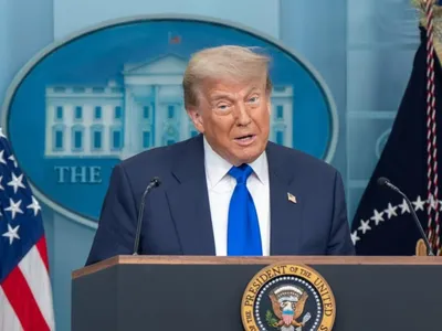 Trump, la cuțite cu Elon Musk (sursa: Facebook/The White House)