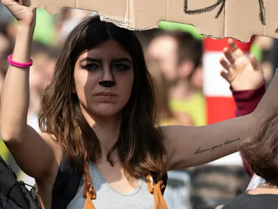 Italia introduce femicidul în codul penal (sursa: Pexels/Boris Curto)