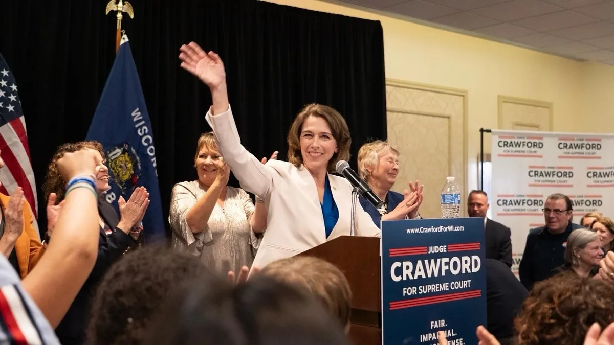 Donald Trump pierde primul test electoral (sursa: Facebook/Susan Crawford for Wisconsin)