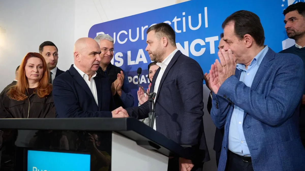Bolojan îl felicită pe Ciprian Ciucu pentru victorie (sursa: Inquam Photos/Codrin Unici)