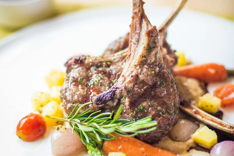 Cum recunoști carnea de miel bună (sursa: Pexels/Chevanon Photography)