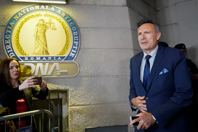 STENOGRAME Generalul (r) Dumbravă îi spune condamnatului Hideg cum el, Coldea și avocatul Trăilă i-au scăzut pedeapsa de la zece ani la doar patru: "Judecătorul a fost elegant"