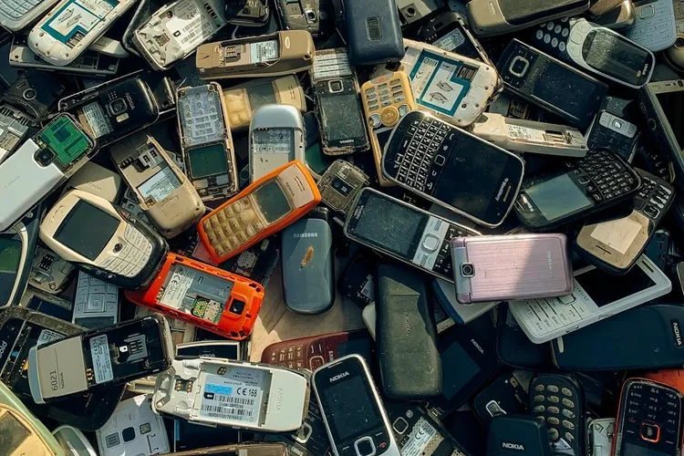 Reciclarea electronicelor, sursă de metale rare (sursa: Pexels/Leo Arslan)