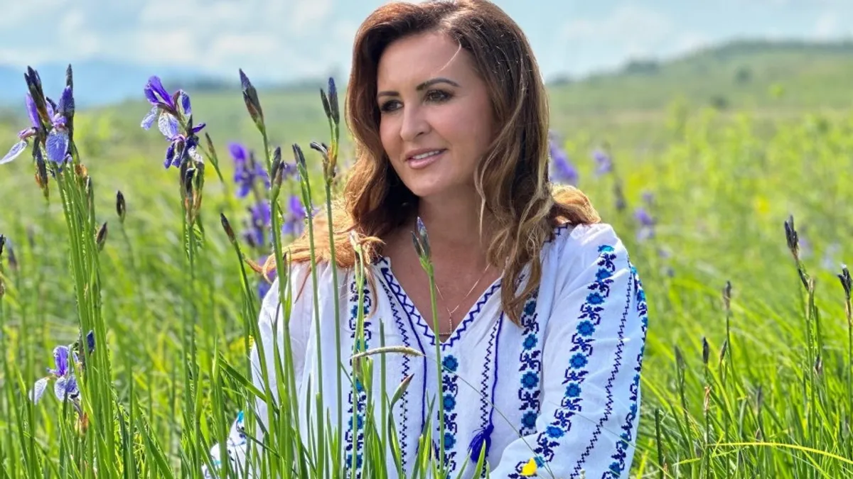 Natalia Intotero vrea să rărească lupii și râșii
