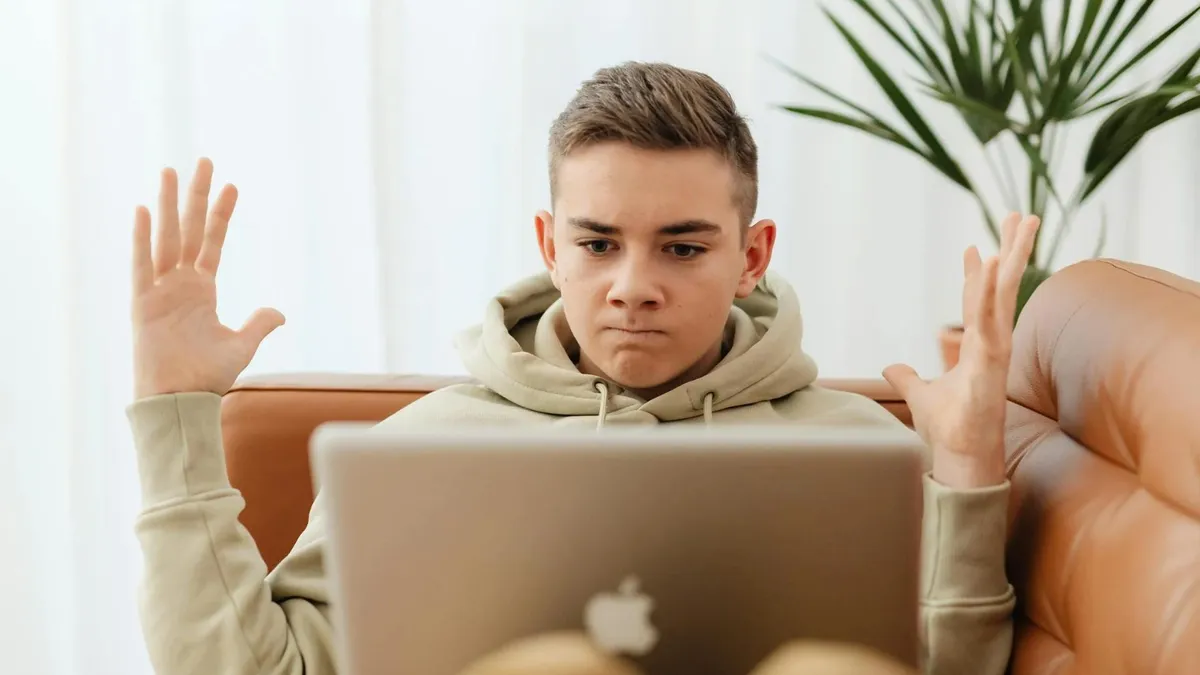 Accesul minorilor online, sub control parental (sursa: Pexels/Kaboompics.com)