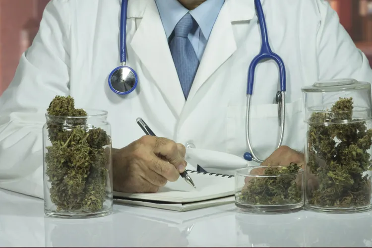 Medici rezidenți s-ar droga cu cocaină (sursa: ziaruldeiasi.ro)
