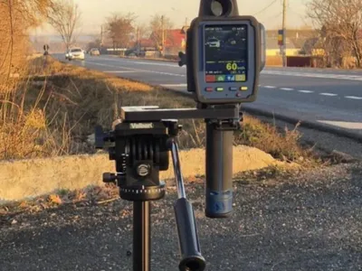 Polițistă prinsă de noile radare "invizibile" (sursa: Facebook/Poliția Română)