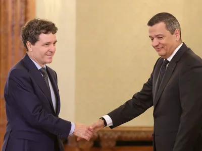 VIDEO De ce se agață Nicușor și Grindeanu unul de celălalt: doar dacă joacă împreună rămân pe funcții („Cum e, de fapt?”, podcastul DeFapt.ro)