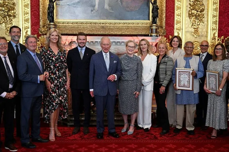 David Beckham și Gary Oldman, înnobilați (sursa: Facebook/David Beckham)