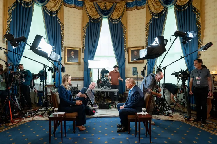 Trump acuză lipsa clopotelor din Texas (sursa: Facebook/The White House)