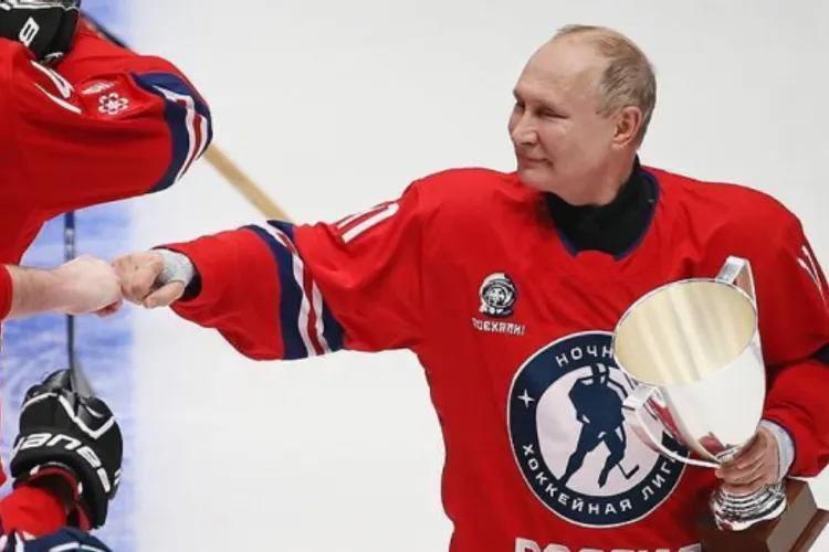 Putin profită de imaginea rușilor care fac ceva pozitiv în lume (sursa: bardown.com)