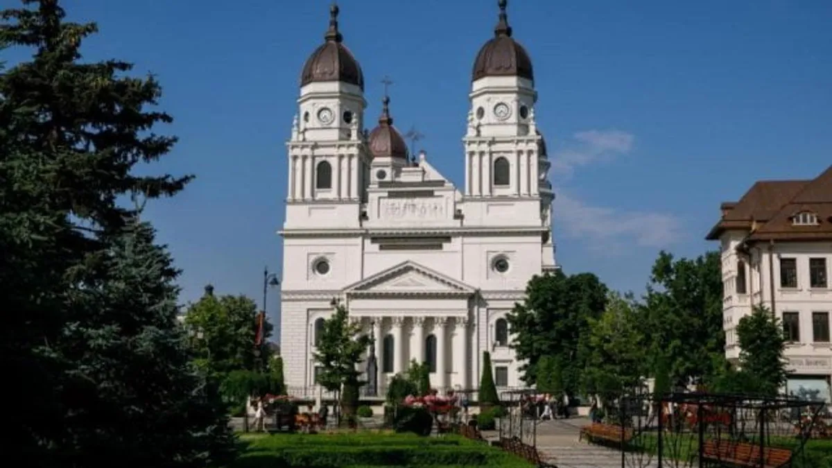 Mitropolia vinde mașini. Prețurile, dumnezeiești (sursa: ziaruldeiasi.ro)