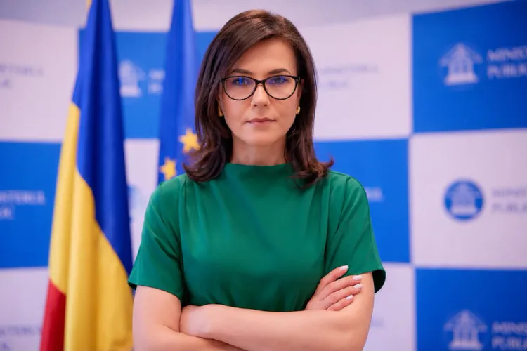 De Ziua Justiției, șefa procurorilor, Cristina Chiriac, s-a photoshopat puțin. Și Savonea a făcut-o