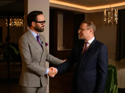 Întrebări penibile puse de angajații Antenei 3 premierului desemnat Luca Niculescu: “Puteți să ne dați exemple din viața dumneavoastră când ați fost om înainte de orice?“