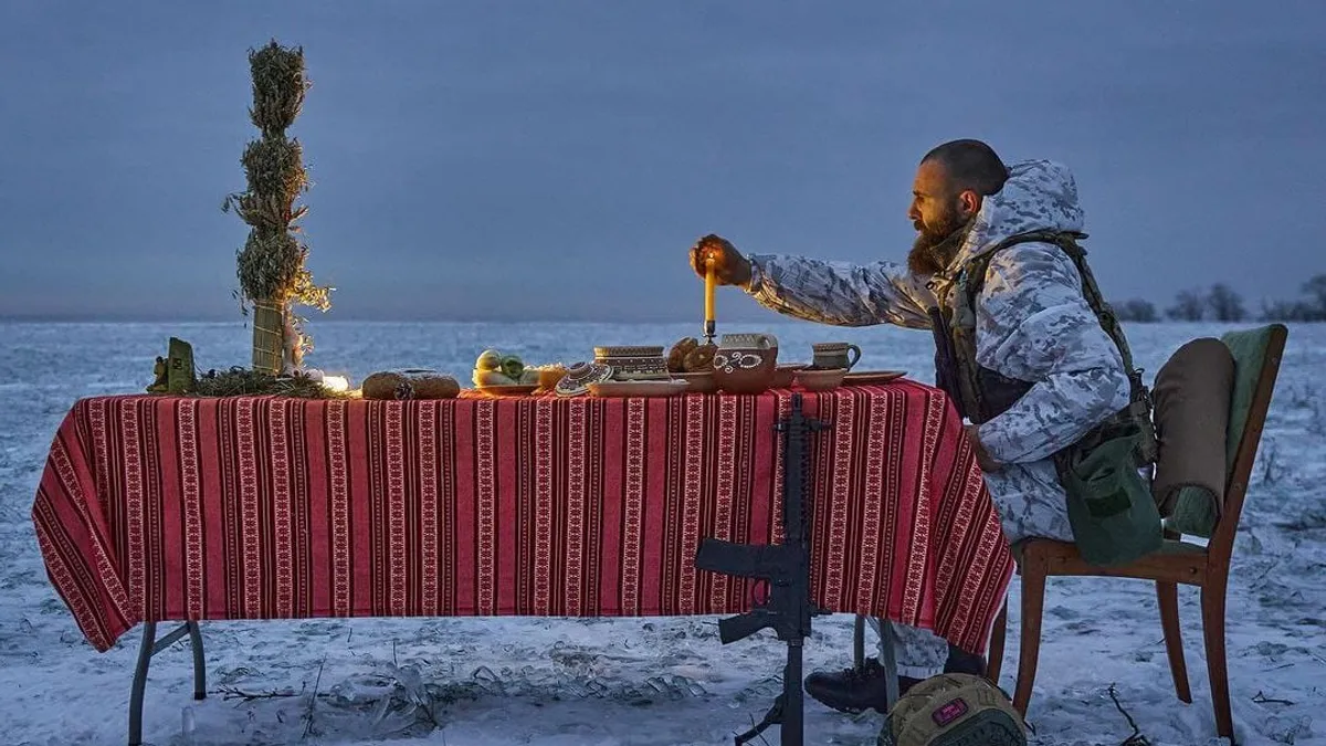 Militarii ucraineni sărbătoresc, pe front, Crăciunul Foto: Twitter