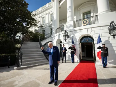 Trump ameninţă UE că va taxa cu 200% băuturile alcoolice  Foto: The White House