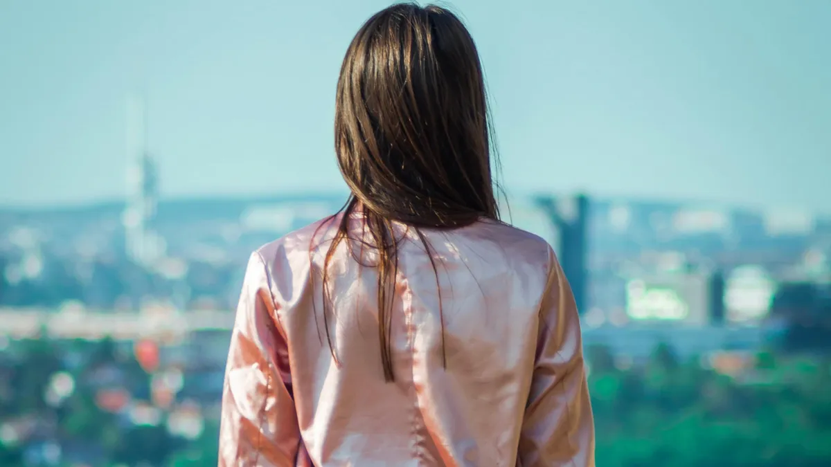 Fetele sărace, victime ale proxeneților "loverboy" (sursa: Pexels/Martin Martz)