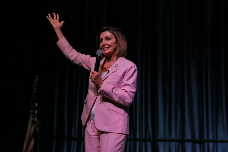 China comunistă ar putea trage asupra avionului cu care Pelosi zboară spre Taiwan Foto: Facebook Nancy Pelosi