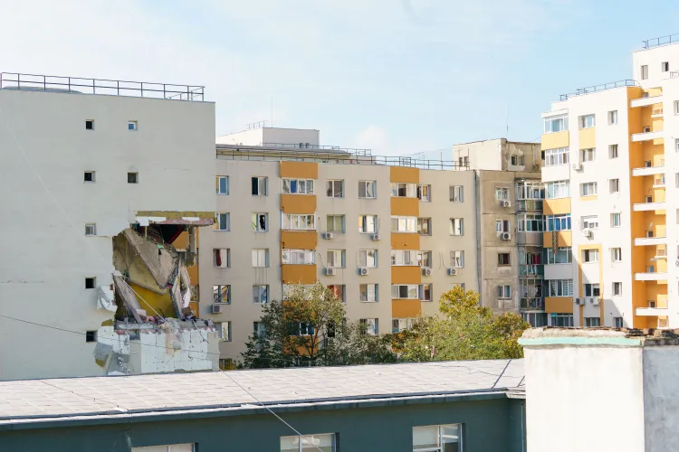 Blocul din Rahova afectat de explozie ar putea fi demolat (sursa: Inquam Photos/Tudor Pană)