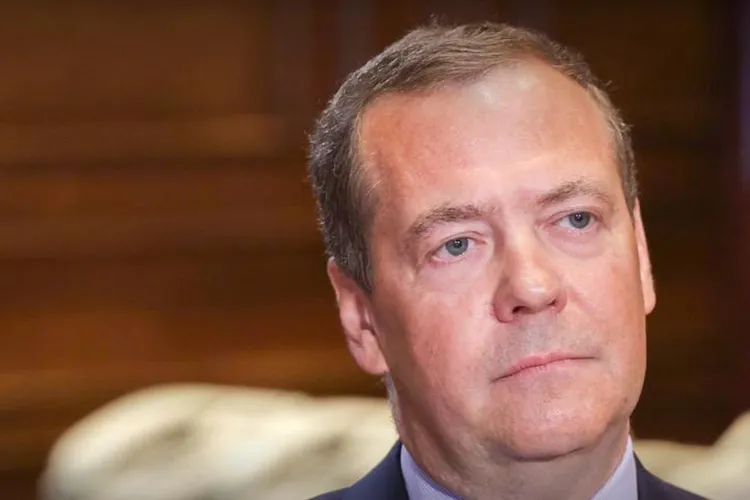Medvedev cere 244 de miliarde de dolari de la Finlanda, pe care o acuză că vrea să atace Rusia