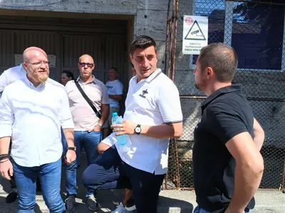 Simion, declarat persona non-grata de două state vecine Foto: Facebook AUR