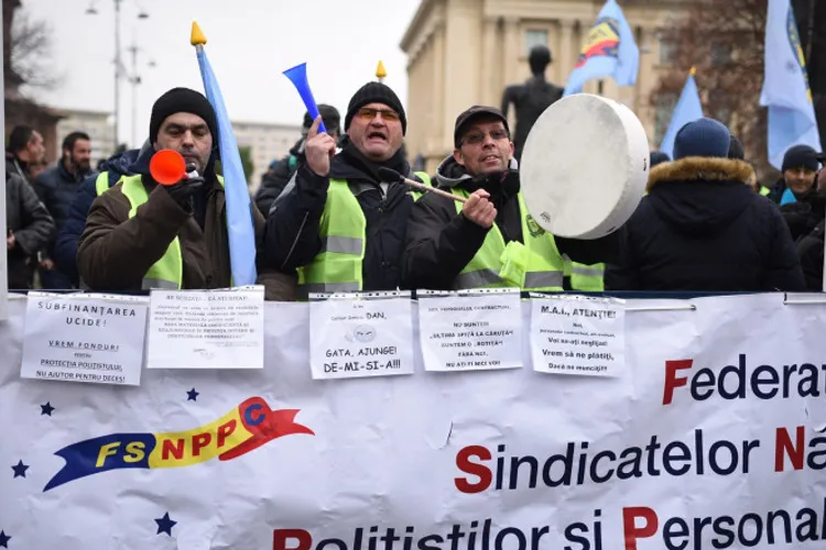 Sindicaliștii din poliție cer sporuri mai mari, nu vor să li se taie pensia specială și nici să muncească mai mult