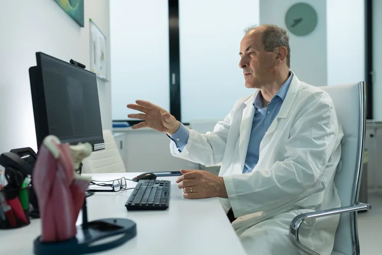 Cine este ortopedul-vedetă pe care Magyar vrea să-l pună la Sănătate și al cărui dans a ajuns viral Foto: Facebook