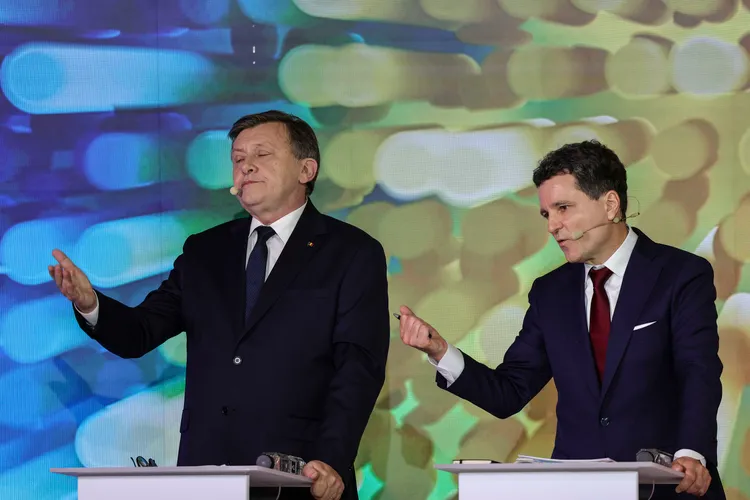 Nicușor recuperează în fața lui Crin (sursa: Inquam Photos/Octav Ganea)