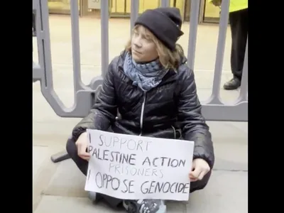 Greta Thunberg, arestată la Londra (sursa: X/Prisoners For Palestine)