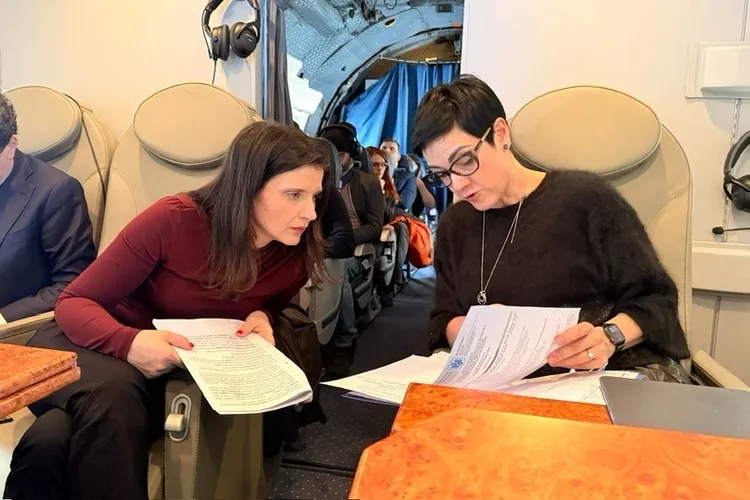 Nicușor Dan reduce cheltuielile cu zborurile (sursa: Facebook/Diana Lazar)