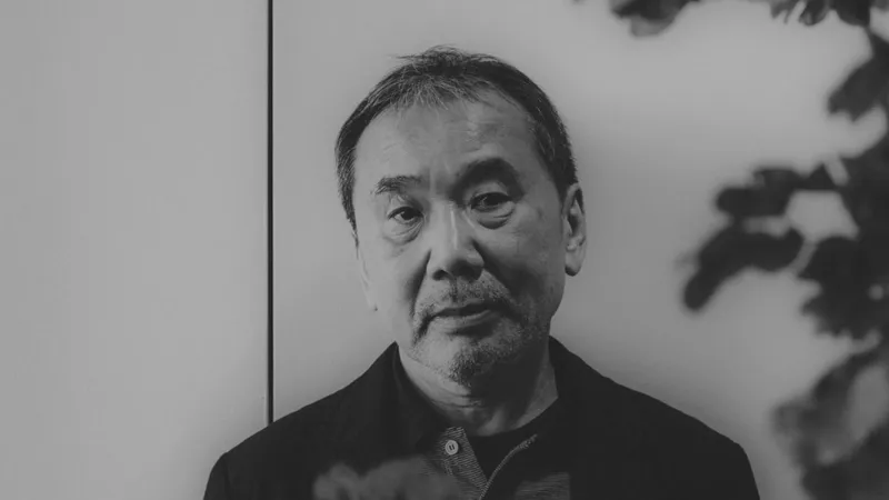 Haruki Murakami primește o diplomă onorifică (sursa: Facebook/Haruki Murakami)