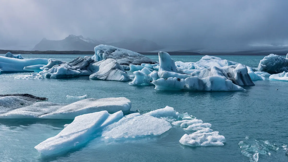 Antarctica, sub calota de gheață (sursa: Pexels/Susanne Jutzeler, suju-foto)