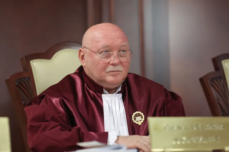 EXCLUSIV Judecătorul CCR Deliorga, zbor cu jet privat de zeci de mii de euro împreună cu familia: „Nu are importanță cine a plătit!”
