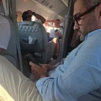 FOTO Social-democratul Florin Manole se lăfăie în avionul privat spre Mykonos - USR
