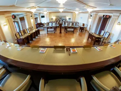 CCR amână sesizările pe trei legi din pachetul II de măsuri asumate de Guvern Foto: CCR