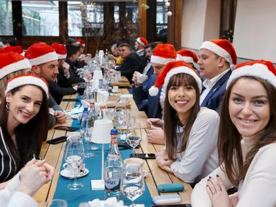 Mara Mareș, plasată în CA-ul Formenerg Fotografie din 24 decembrie, o zi după numire, la o reuniune a PNL. Moș Crăciun venise deja!