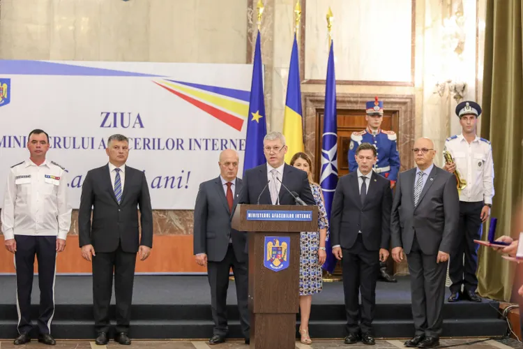 Șefii Poliției, sub influența drogului puterii (sursa: Facebook/Poliția Română)