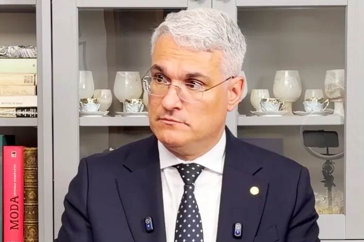 Ministrul Dragoș Pîslaru a venit în Guvern pe un salariu de trei ori mai mic decât avea înainte (sursa: DeFapt.ro)